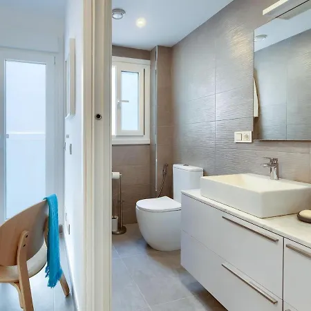 شقة Two Minutes To The *