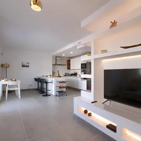 Two Minutes To The فوينخيرولا