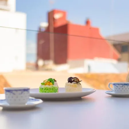 Two Minutes To The Апартаменти Фуенхірола