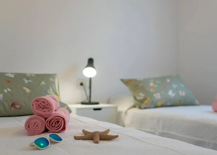 Two Minutes To The דירה *