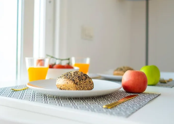 Two Minutes To The דירה